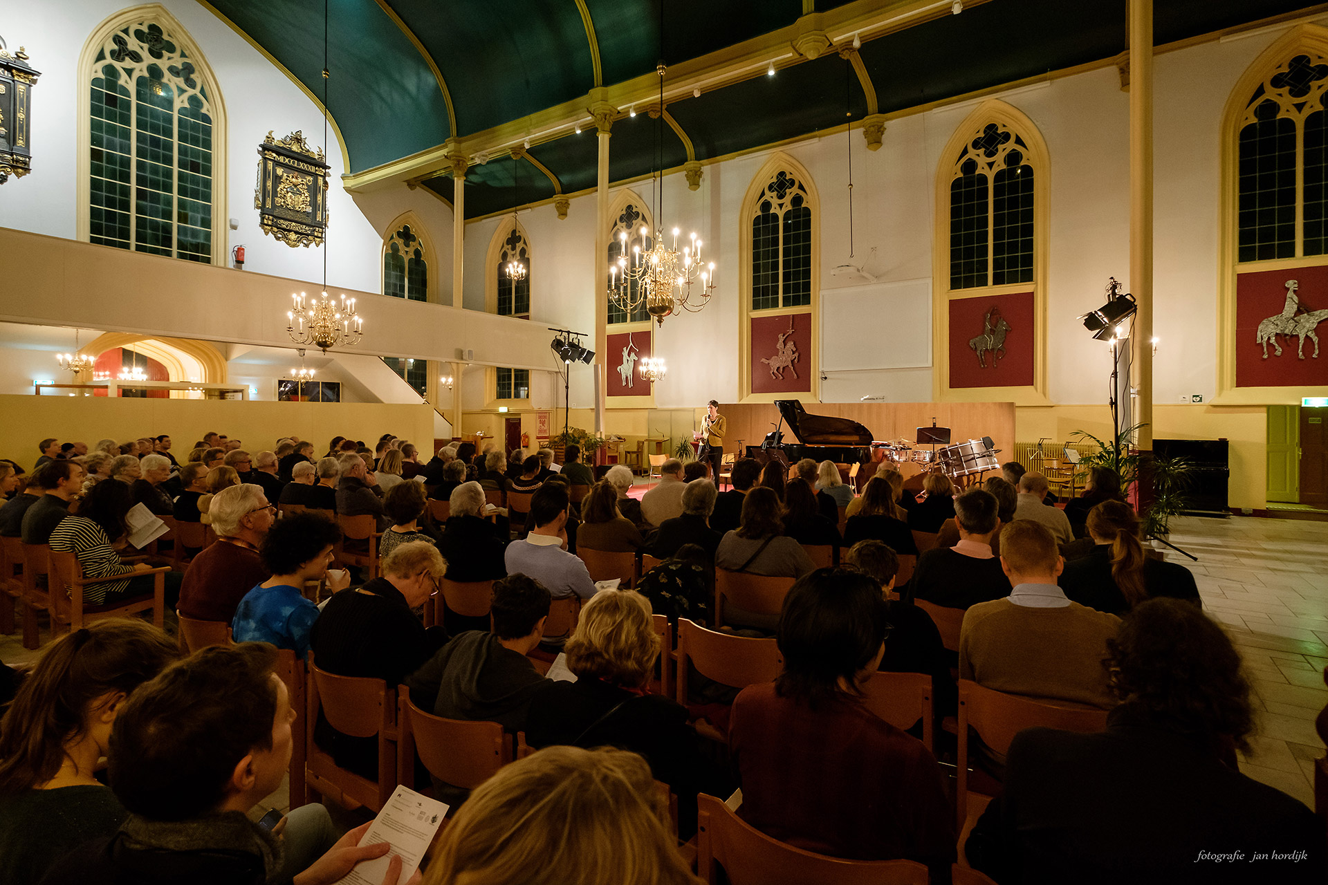 Buurtbewoners in de Oude kerk Charlois